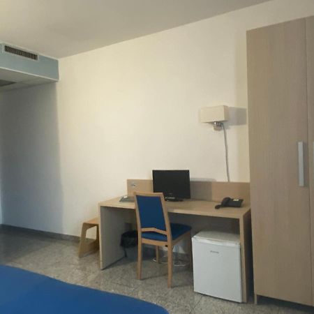 Hotel Santa Giulia Кастенедоло Экстерьер фото